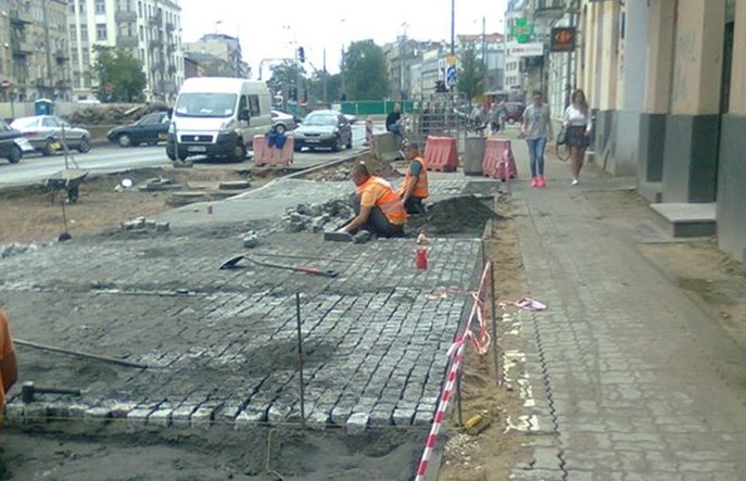 Warszawa. Targowa jednak dla pieszych. Brukarze... rozpędzili się