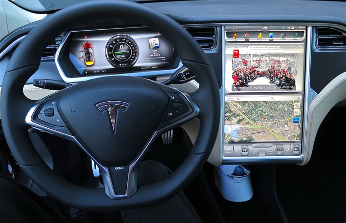 Tesla stworzyła „samochód sieciowy”. Nawigacja przyszłości?
