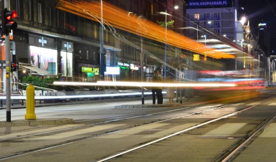 Plan Morawieckiego: Mniej aut, elektromobilność i lepszy transport w miastach