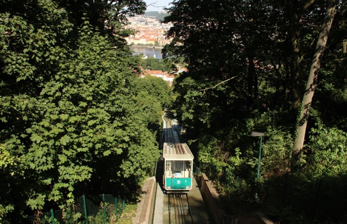 Praga: Funikularem na wieżę widokową