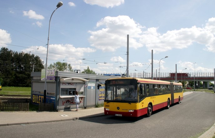 Pabianice: Autobus do Łodzi blokuje ulice