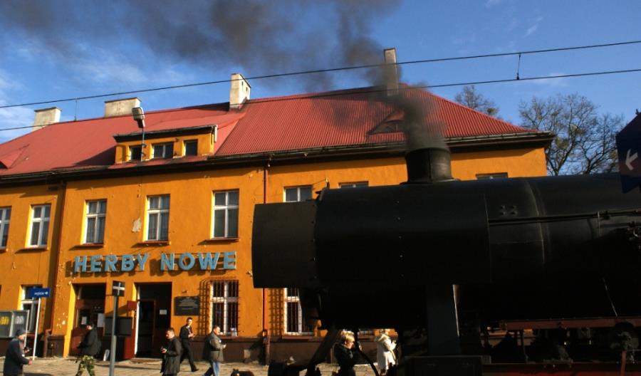 Herby Nowe – Wieluń: Miesiąc komunikacji zastępczej Herby Nowe – Wieluń: Miesiąc komunikacji zastępczej