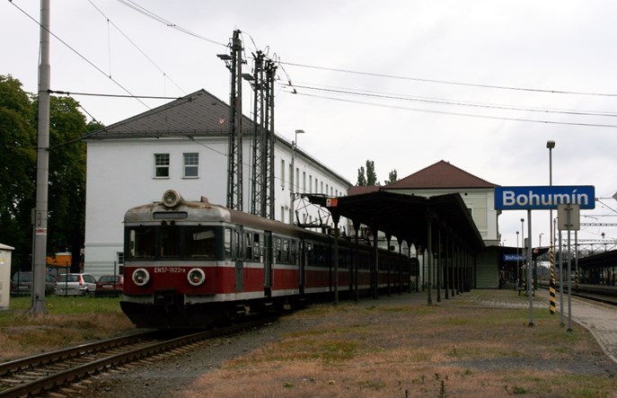 Znów trudniej do Czech