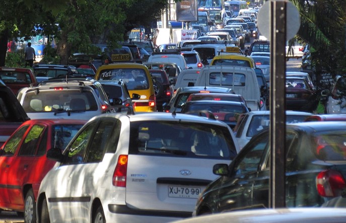 Londyn. Nawet 1000 funtów mandatu za podwożenie dzieci autem do szkoły