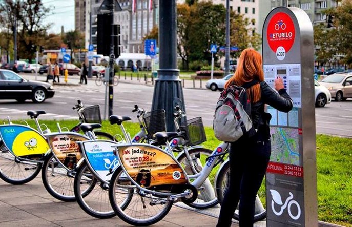 Warszawa: Łatają rowerowe dziury. Uda się skleić sprawną sieć do 2020 roku?