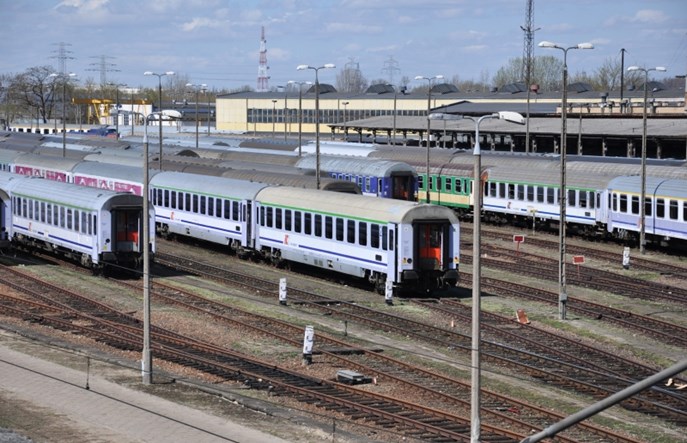Brakuje kuszetek, wagonów sypialnych i restauracyjnych. Co z taborem PKP Intercity?