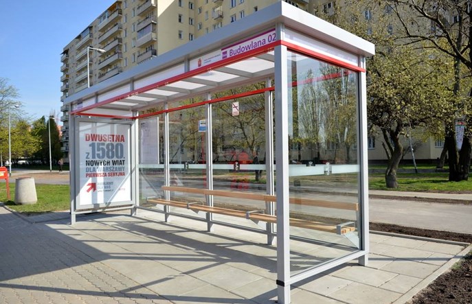 ZTM Warszawa poprawia nowe wiaty. Dziś stanie pięćsetna