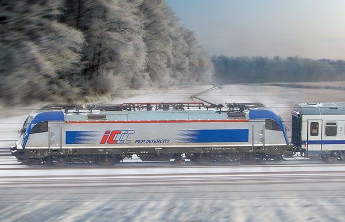 Wszystkie linie kolejowe są przejezdne, ale przejazd po CMK dłuższy