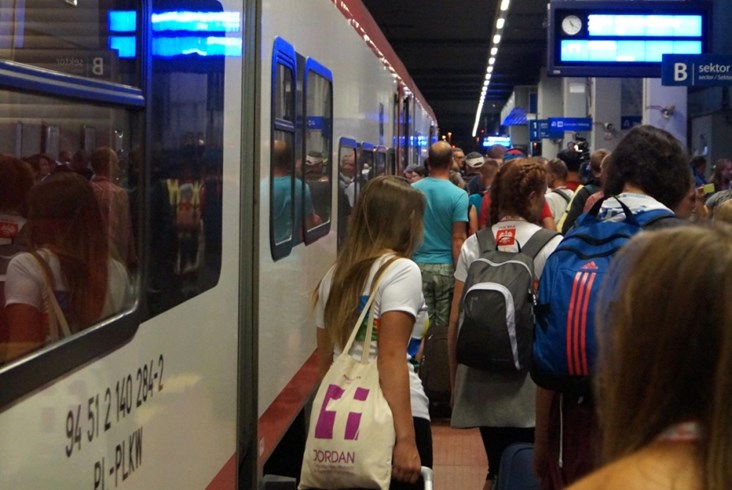 Pociągami przyjechało do Krakowa już ponad 50 tysięcy pielgrzymów [aktualizacja 15:00]