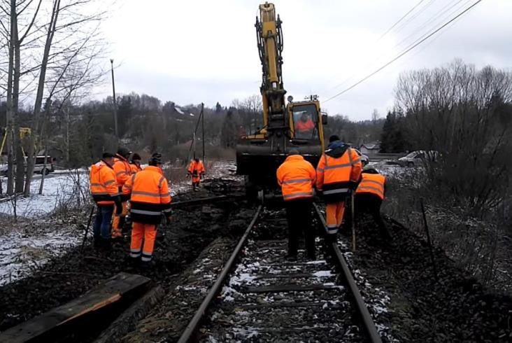 Ekspresowa decyzja PLK. Naprawiają linię Zagórz – Krościenko, by pomóc uchodźcom Ekspresowa decyzja PLK. Naprawiają linię Zagórz – Krościenko, by pomóc uchodźcom