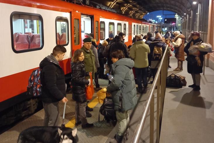 Koleje Wielkopolskie przywiozły uchodźców z Przemyśla Koleje Wielkopolskie przywiozły uchodźców z Przemyśla
