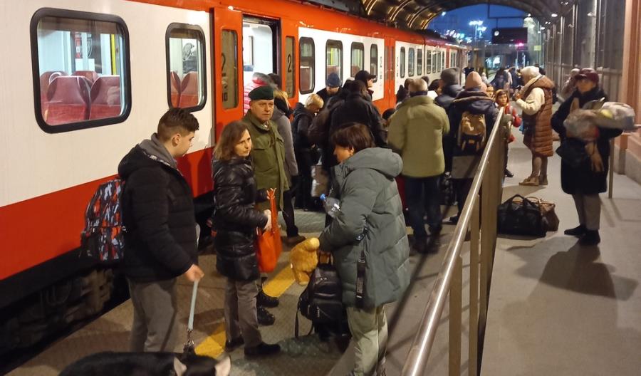 Koleje Wielkopolskie przywiozły uchodźców z Przemyśla Koleje Wielkopolskie przywiozły uchodźców z Przemyśla