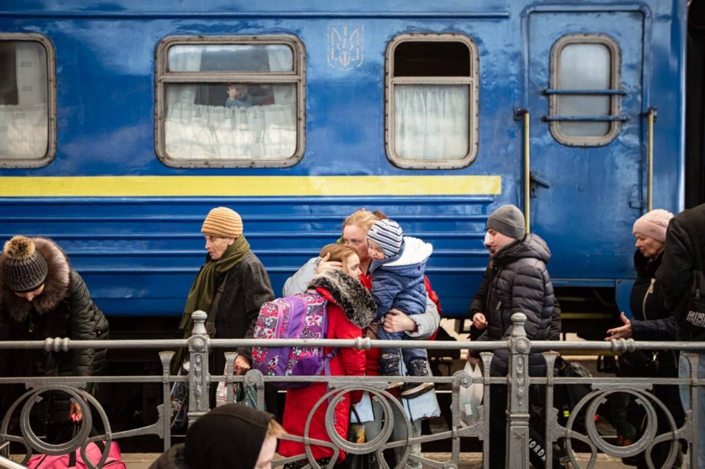Kolejny pasażerski pociąg ostrzelany na Ukrainie