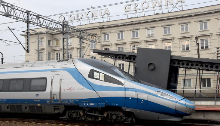 Pociąg PKP IC na dworcu w Gdyni (zdjęcie ilustracyjne)