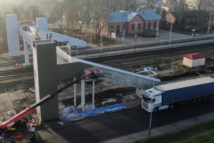 PLK: W Głownie i Strykowie powstają kładki i windy PLK: W Głownie i Strykowie powstają kładki i windy