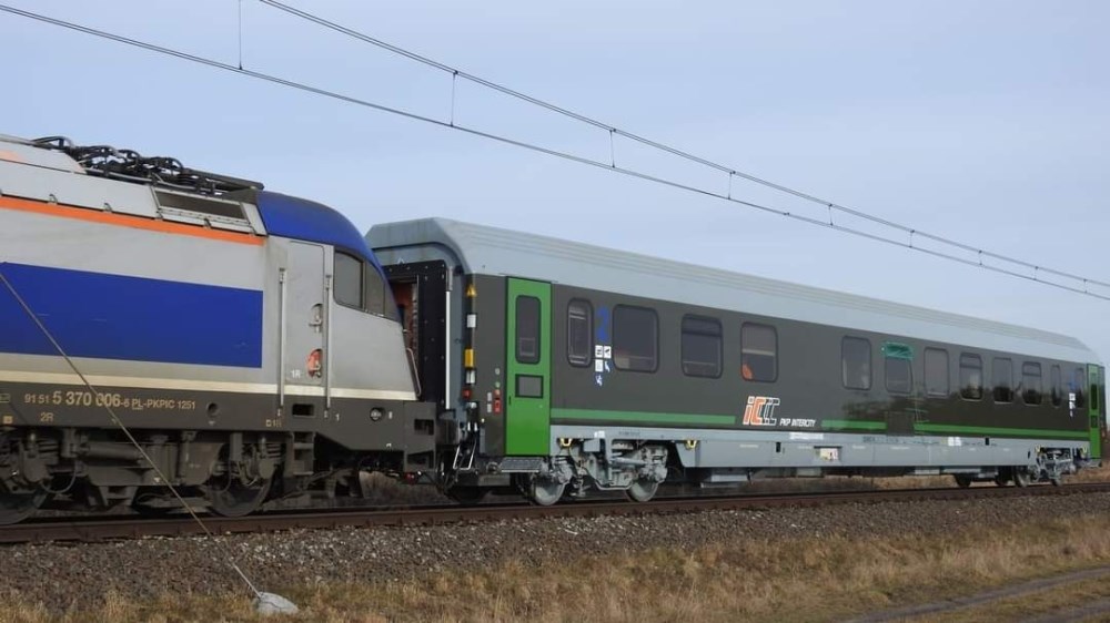 MON: Nowe wagony pasażerskie dla wojska okazały się przydatne