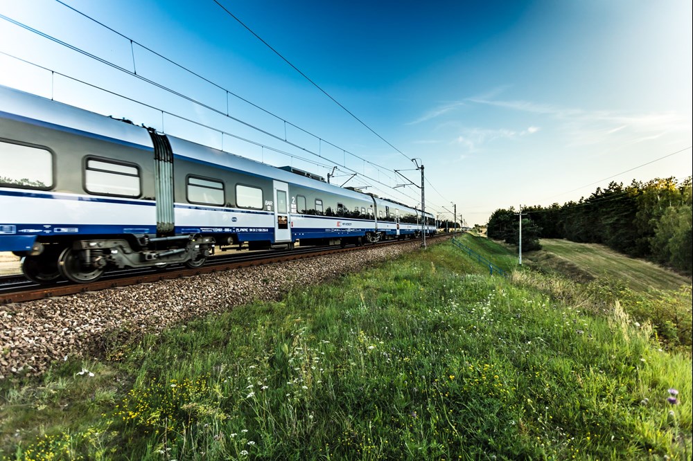 PKP Intercity wdrożyło system zarządzania mediami. Kolej stawia na efektywność energetyczną