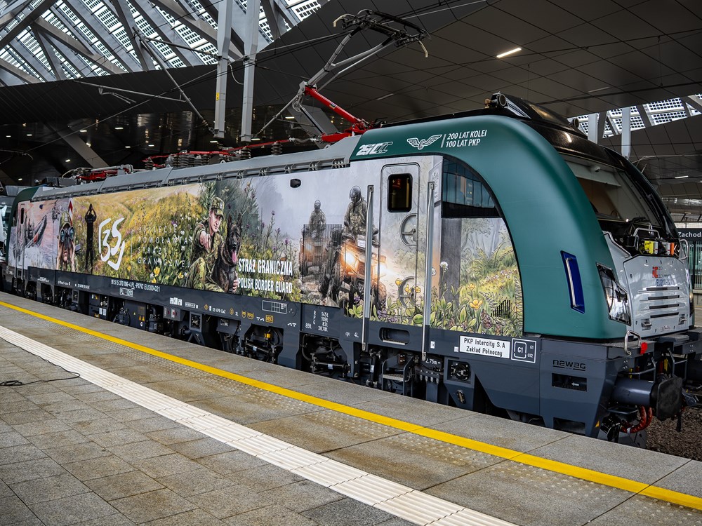 PKP Intercity. Kolejny Griffin 200 w nowej okleinie