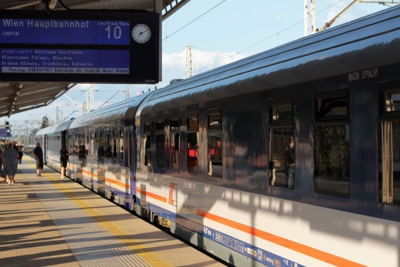 PKP Intercity: Trzy komercyjne pociągi Warszawa – Wiedeń na dobę. Czy UTK się zgodzi?