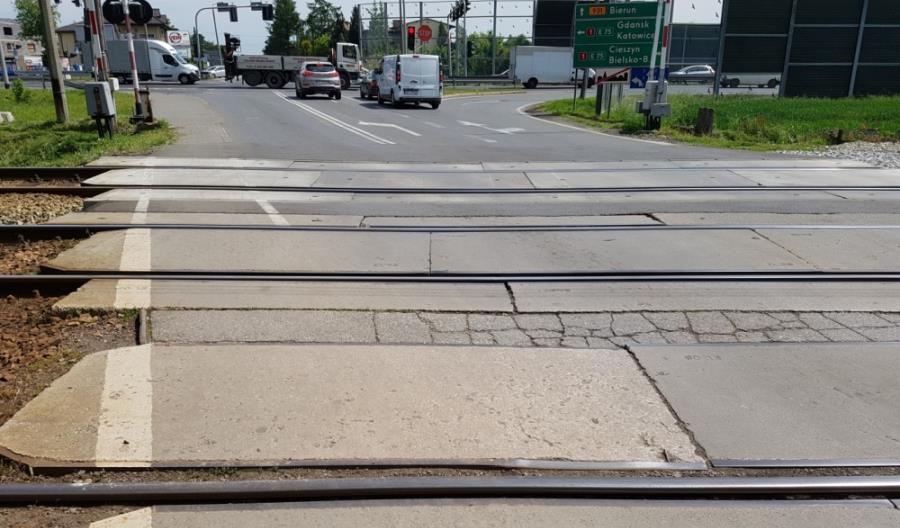 Na przejeździe w Pszczynie kilkukrotnie zablokowano ruch pociągów. Była kontrola UTK
