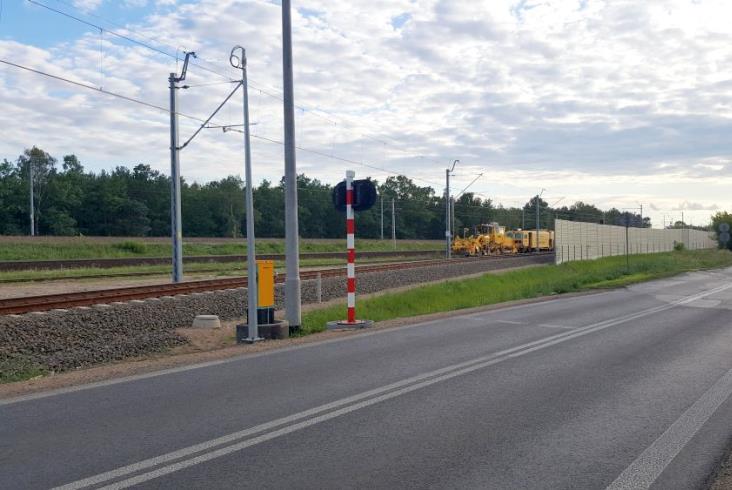 Rembertów: Pociąg zza ekranu Rembertów: Pociąg zza ekranu