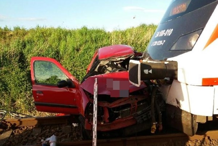 Wolsztyn: Tragiczny wypadek na przejeździe. Dwie ofiary śmiertelne 