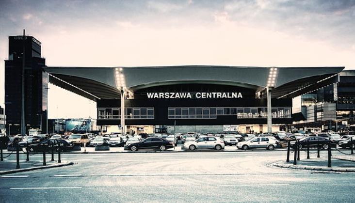 Warszawa Centralna ewakuowana, ogromne utrudnienia w stolicy