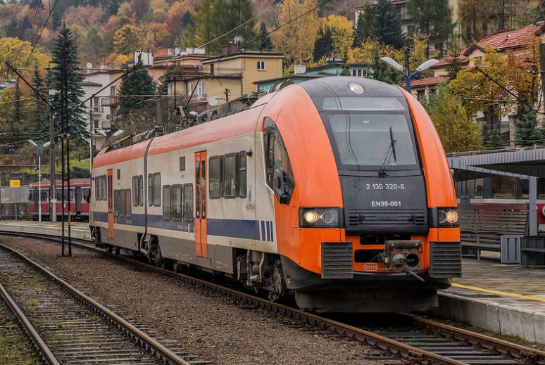 Kraków – Katowice: Więcej pociągów KMŁ i KŚ, mniej POLREGIO