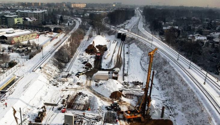 Linię kolejową przez centrum Krakowa trzeba będzie jednak zamykać