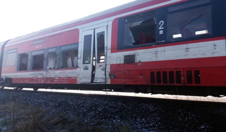 Pociąg KW z Wolsztyna zderzył się z ciężarówką [zdjęcia]
