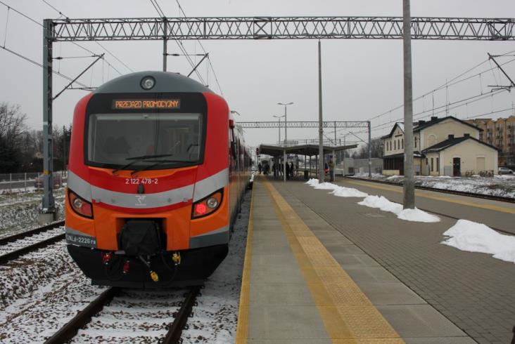 Polregio zaprezentowało zmodernizowane EN57Ald w Łukowie i w Olsztynie Polregio zaprezentowało zmodernizowane EN57Ald w Łukowie i w Olsztynie