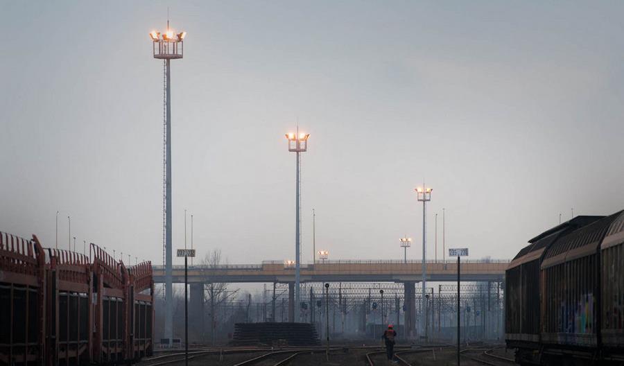 Nowe oświetlenie masztowe na stacji Poznań Franowo [zdjęcia]
