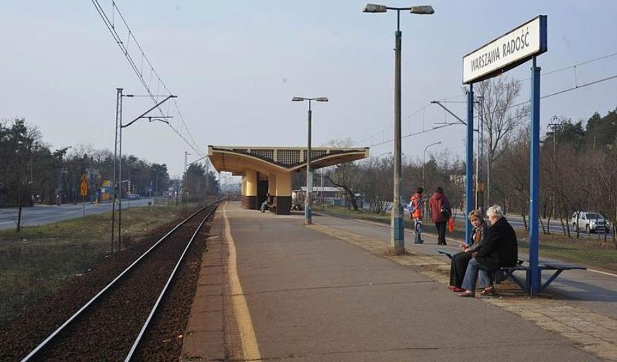 Warszawa: Pasażerowie nie będą biegać po schodach w Radości. PLK zmienia plany