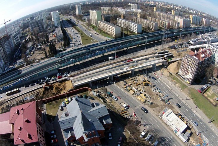 Stanęły wiaty na peronach warszawskiej linii obwodowej [zdjęcia]
