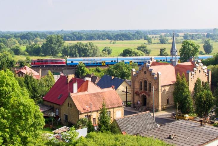 Liczba pasażerów na kolei dalej spada, towary znów do góry Liczba pasażerów na kolei dalej spada, towary znów do góry