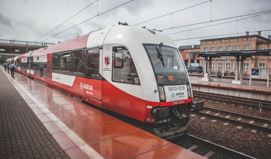 Ruszyły wakacyjne pociągi na trasie Bydgoszcz – Hel [zdjęcia]