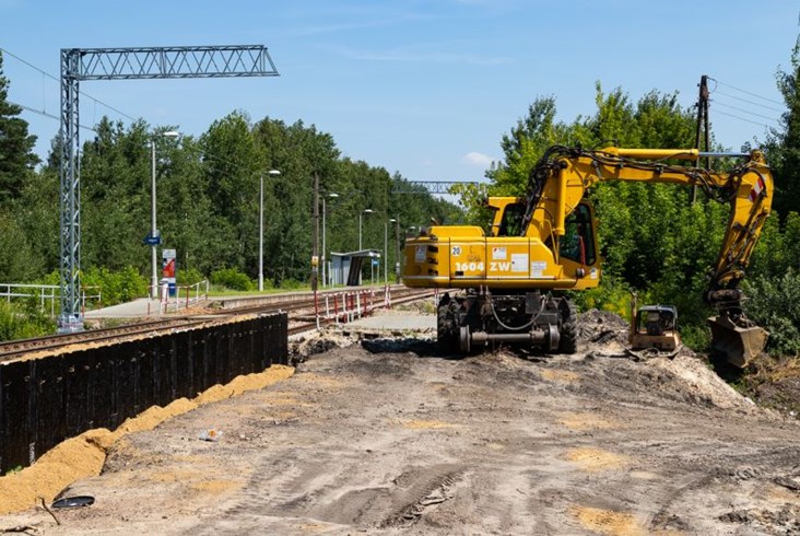 PLK: Od Skarżyska-Kamiennej do Starachowic budowany nowy tor i perony