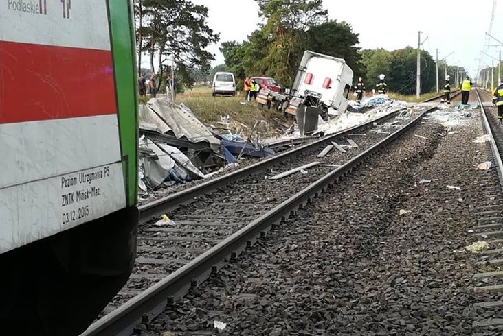 Poważny wypadek kolejowy pod Łapami. Są ranni [zdjęcia]