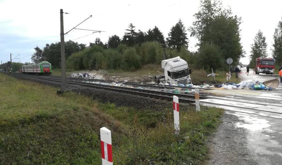 Poważny wypadek kolejowy pod Łapami. Są ranni [zdjęcia]