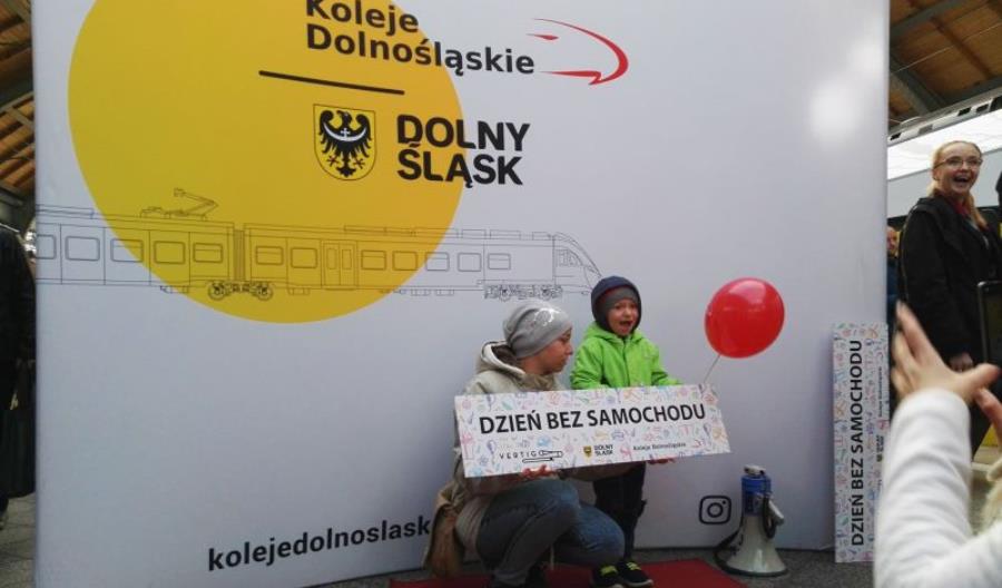 Koleje Dolnośląskie przywitały swoich pasażerów na wrocławskim Dworcu Głównym