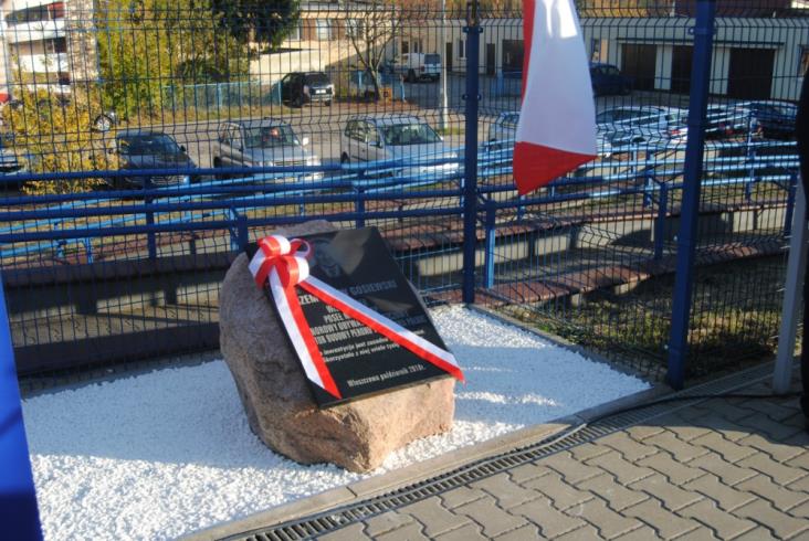 Włoszczowa Północ ma tablicę upamiętniającą P. Gosiewskiego, Jasło – pomnik patronki kolejarzy Włoszczowa Północ ma tablicę upamiętniającą P. Gosiewskiego, Jasło – pomnik patronki kolejarzy