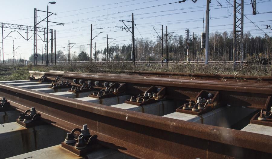 Rozpoczęły się prace na stacji Idzikowice. Pociągi przejadą z prędkością 200 km/h [zdjęcia]