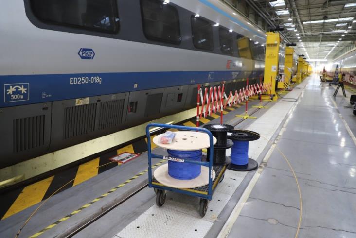 Alstom montuje internet w Pendolino [zdjęcia]