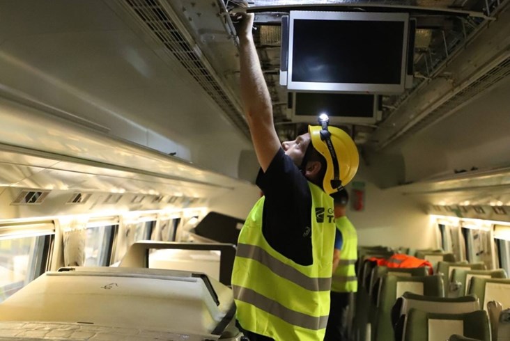 Alstom montuje internet w Pendolino [zdjęcia]