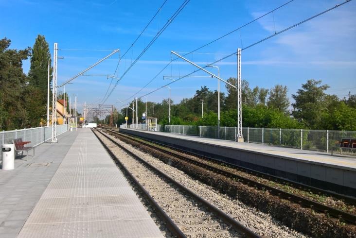 Trzy przebudowane stacje na linii kolejowej z Kędzierzyna do Chałupek Trzy przebudowane stacje na linii kolejowej z Kędzierzyna do Chałupek