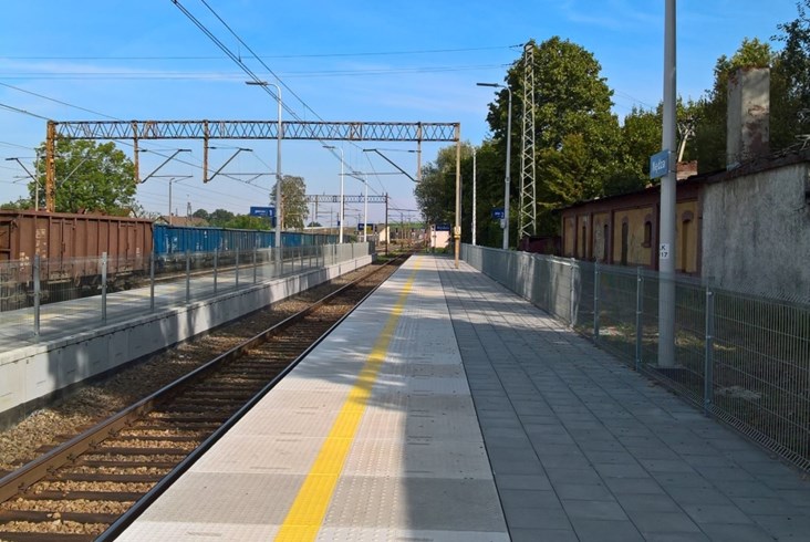 Trzy przebudowane stacje na linii kolejowej z Kędzierzyna do Chałupek