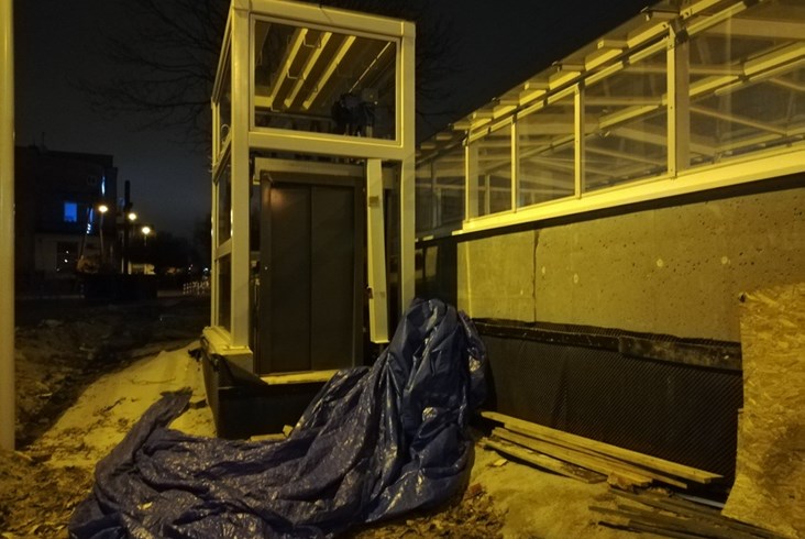 Tunel na stacji  Warszawa Włochy jeszcze nie oddany, a już zdemolowany [zdjęcia]