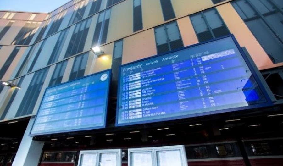 Trakcja PRKiI dostarczy PLK informację pasażerską? [oferty]