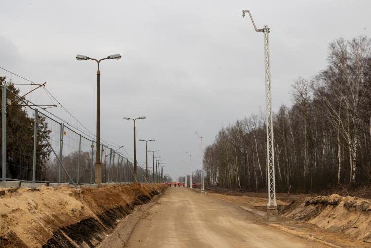 Nowe perony na linii 8 między Czachówkiem a Warką w budowie Nowe perony na linii 8 między Czachówkiem a Warką w budowie