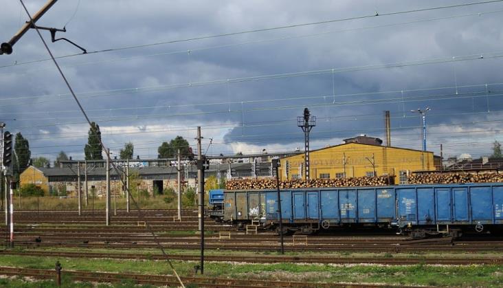 Trwa rozbiórka lokomotywowni Kielce Herbskie